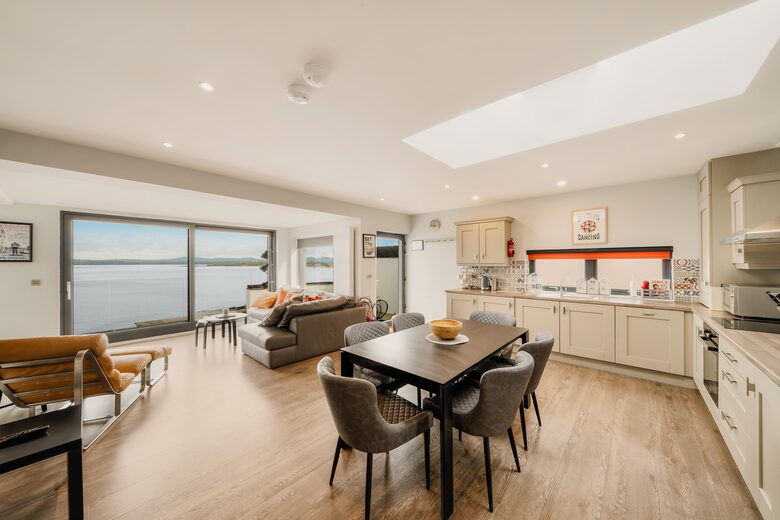 Oceanfront Cliff House & Lodge with Tennis Court / Sauna / Plunge Pool - Rossnowlagh, Ireland