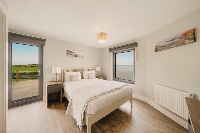 Oceanfront Cliff House & Lodge with Tennis Court / Sauna / Plunge Pool - Rossnowlagh, Ireland
