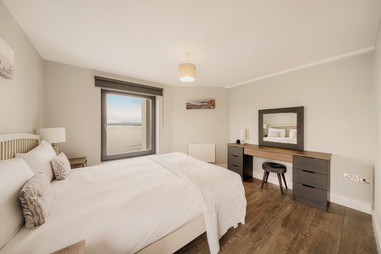 Oceanfront Cliff House & Lodge with Tennis Court / Sauna / Plunge Pool - Rossnowlagh, Ireland