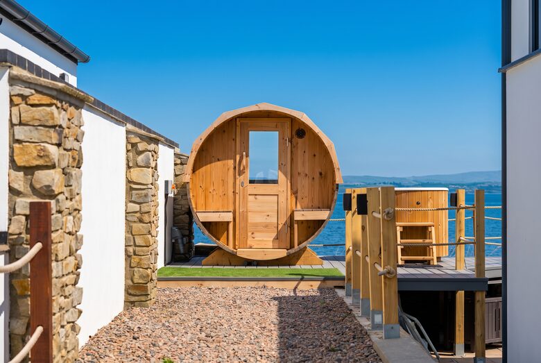 Oceanfront Cliff House & Lodge with Tennis Court / Sauna / Plunge Pool - Rossnowlagh, Ireland