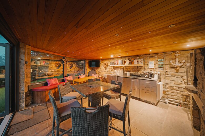 Oceanfront Cliff House & Lodge with Tennis Court / Sauna / Plunge Pool - Rossnowlagh, Ireland