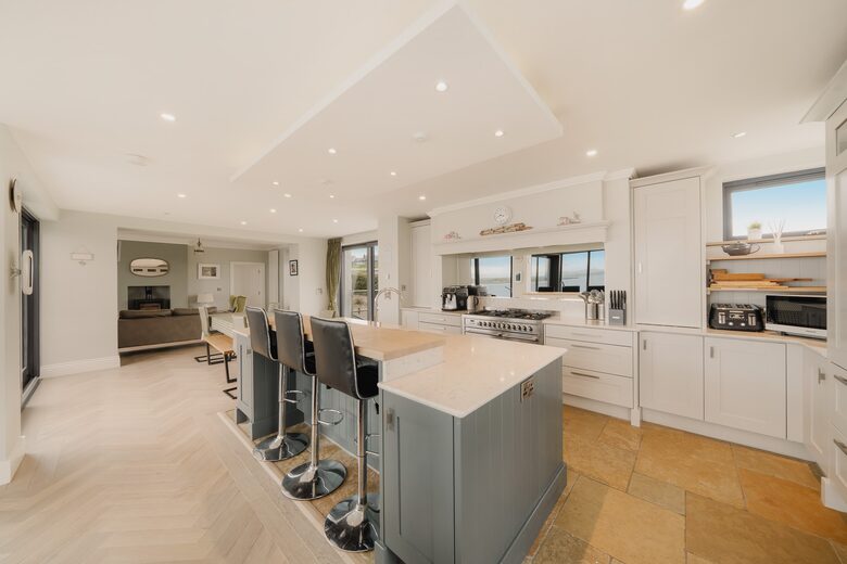 Oceanfront Cliff House & Lodge with Tennis Court / Sauna / Plunge Pool - Rossnowlagh, Ireland