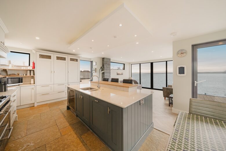 Oceanfront Cliff House & Lodge with Tennis Court / Sauna / Plunge Pool - Rossnowlagh, Ireland