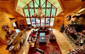Year-Round Christmas Cabin in Blairsville with Private Hot Tub - Blairsville, Georgia