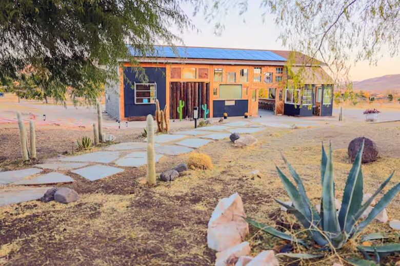 Western-Inspired Luxury on 2.5 Acres in Pioneertown - Pioneertown, California