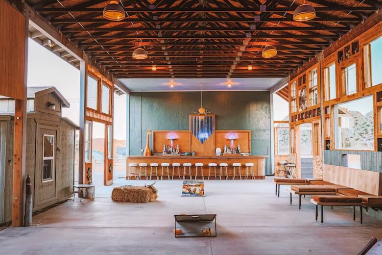 Western-Inspired Luxury on 2.5 Acres in Pioneertown - Pioneertown, California