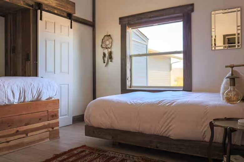 Western-Inspired Luxury on 2.5 Acres in Pioneertown - Pioneertown, California