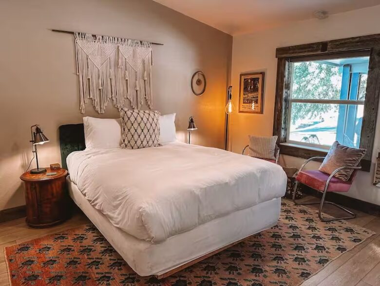 Western-Inspired Luxury on 2.5 Acres in Pioneertown - Pioneertown, California