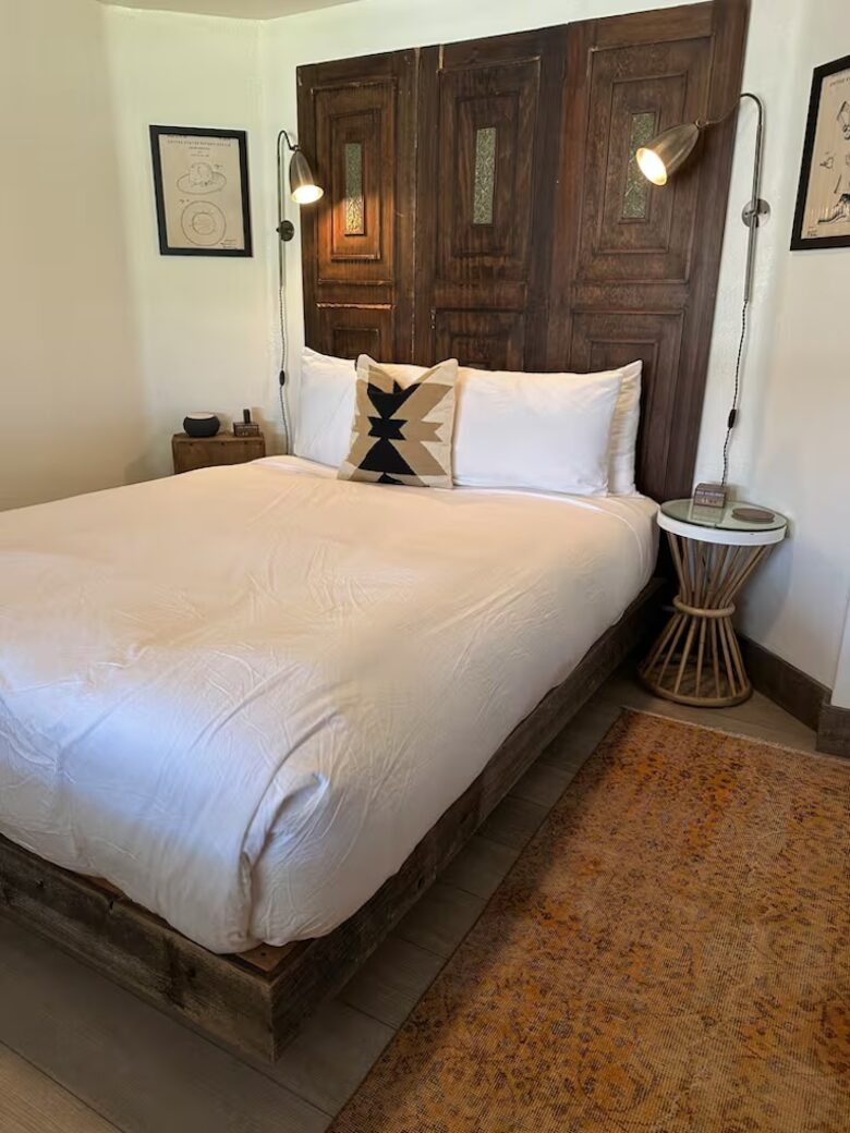 Western-Inspired Luxury on 2.5 Acres in Pioneertown - Pioneertown, California