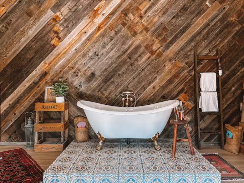 Western-Inspired Luxury on 2.5 Acres in Pioneertown - Pioneertown, California