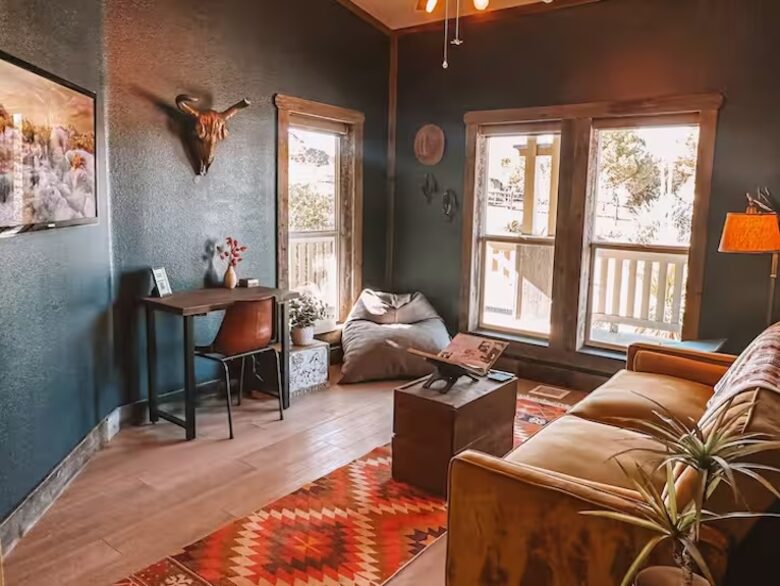 Western-Inspired Luxury on 2.5 Acres in Pioneertown - Pioneertown, California