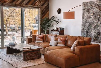 Western-Inspired Luxury on 2.5 Acres in Pioneertown - Pioneertown, California