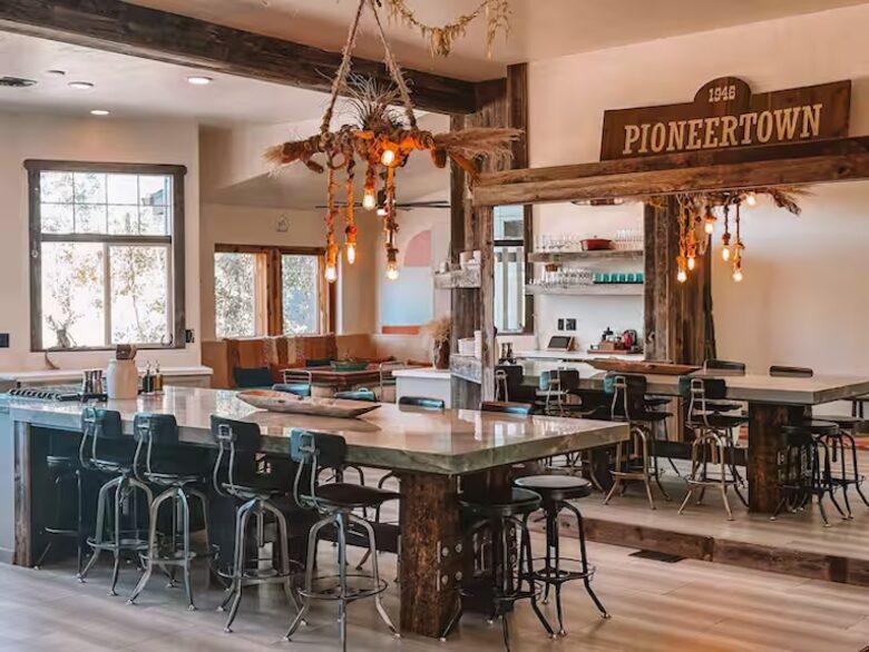 Western-Inspired Luxury on 2.5 Acres in Pioneertown - Pioneertown, California