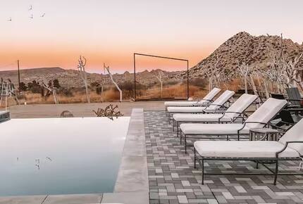 Western-Inspired Luxury on 2.5 Acres in Pioneertown - Pioneertown, California