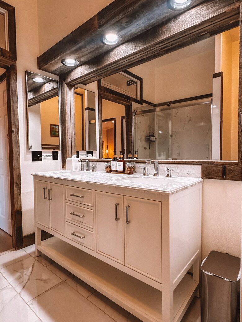 Western-Inspired Luxury on 2.5 Acres in Pioneertown - Pioneertown, California