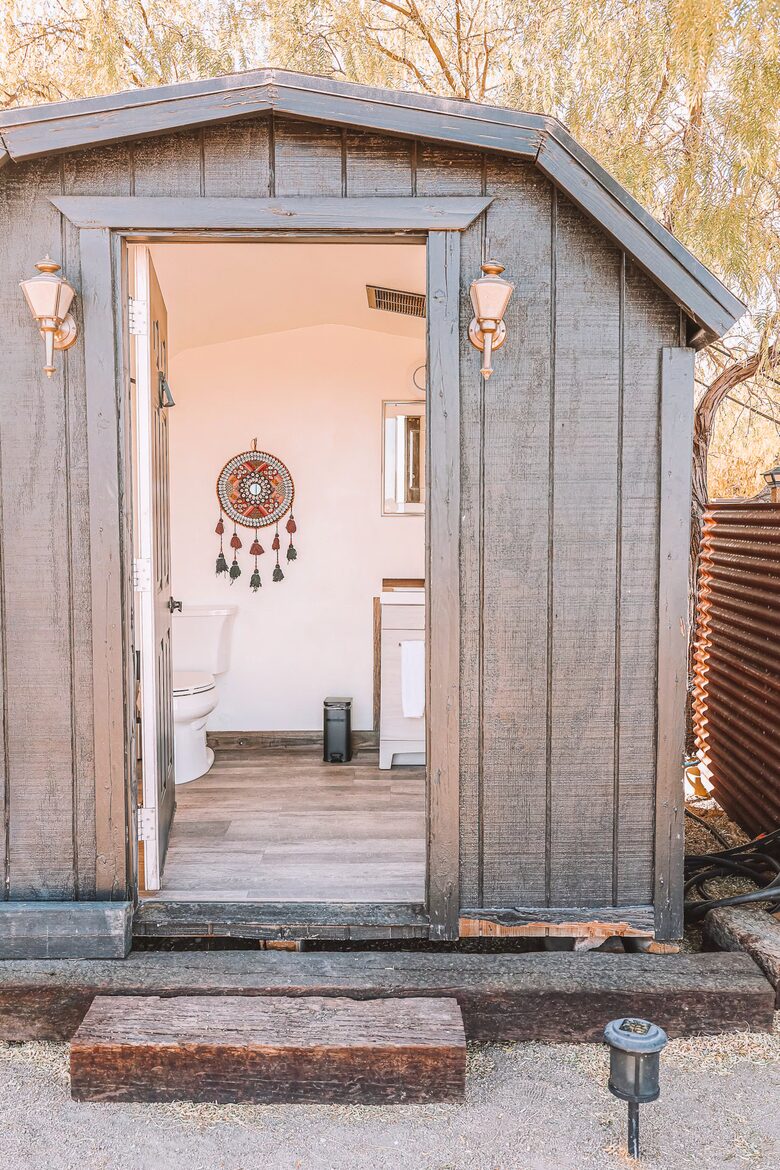 Western-Inspired Luxury on 2.5 Acres in Pioneertown - Pioneertown, California