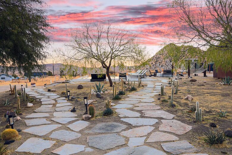Western-Inspired Luxury on 2.5 Acres in Pioneertown - Pioneertown, California