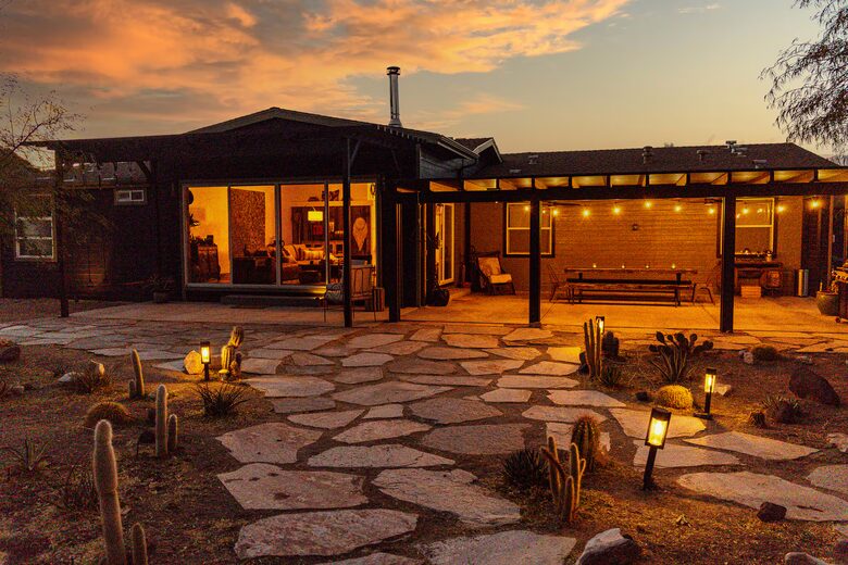 Western-Inspired Luxury on 2.5 Acres in Pioneertown - Pioneertown, California