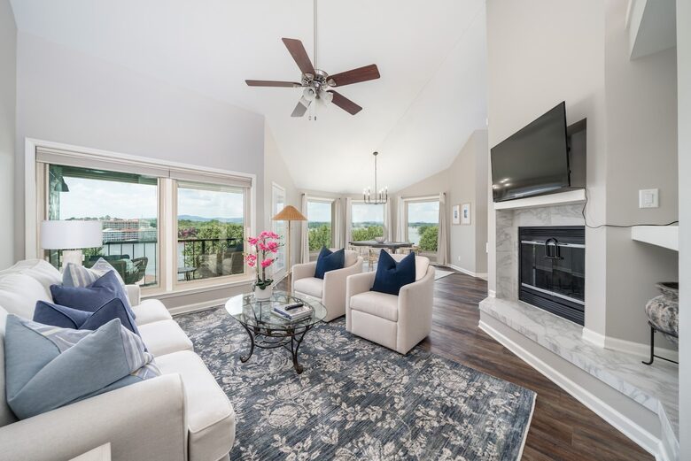 Lake Hamilton Retreat with Panoramic Views and Boat Slip - Lake Hamilton, Arkansas