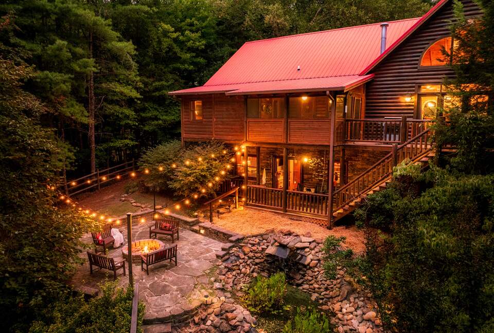Elevated Mountain Living in the Heart of the Smokies - Sevierville, Tennessee