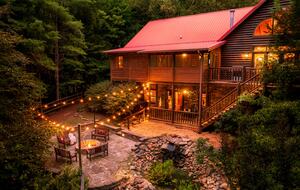 Elevated Mountain Living in the Heart of the Smokies - Sevierville, Tennessee