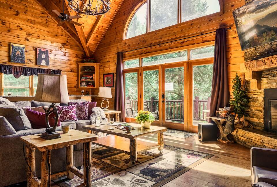 Elevated Mountain Living in the Heart of the Smokies - Sevierville, Tennessee