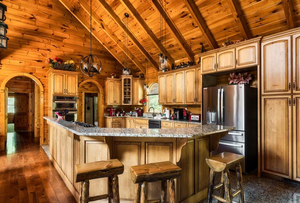 Elevated Mountain Living in the Heart of the Smokies - Sevierville, Tennessee