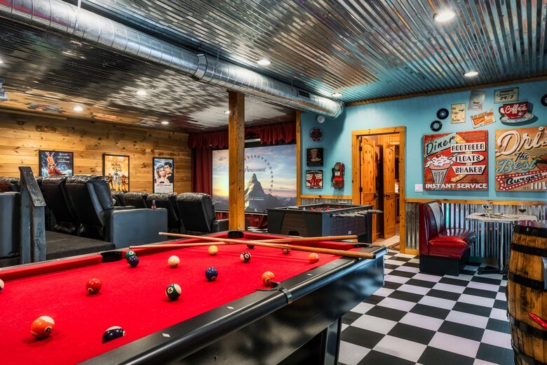Elevated Mountain Living in the Heart of the Smokies - Sevierville, Tennessee