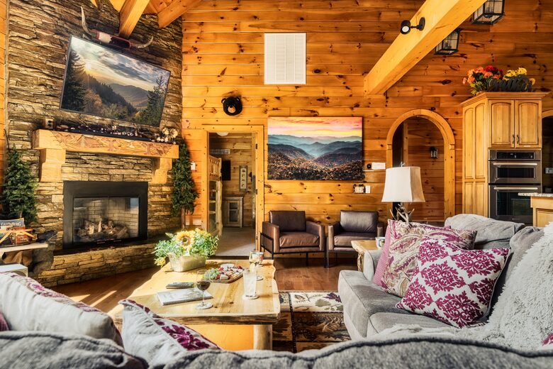 Elevated Mountain Living in the Heart of the Smokies - Sevierville, Tennessee