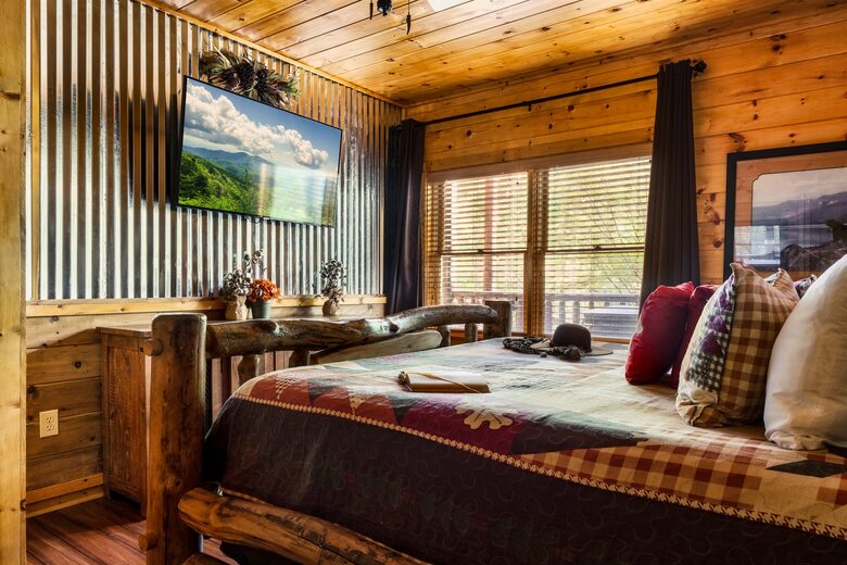 Elevated Mountain Living in the Heart of the Smokies - Sevierville, Tennessee