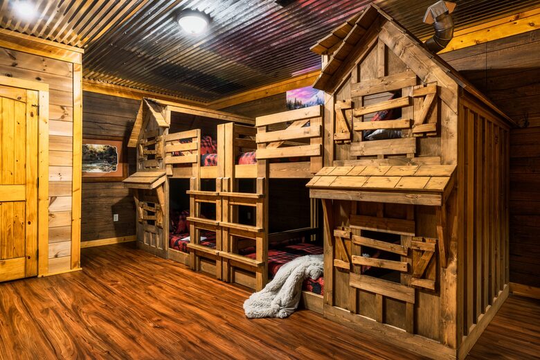 Elevated Mountain Living in the Heart of the Smokies - Sevierville, Tennessee