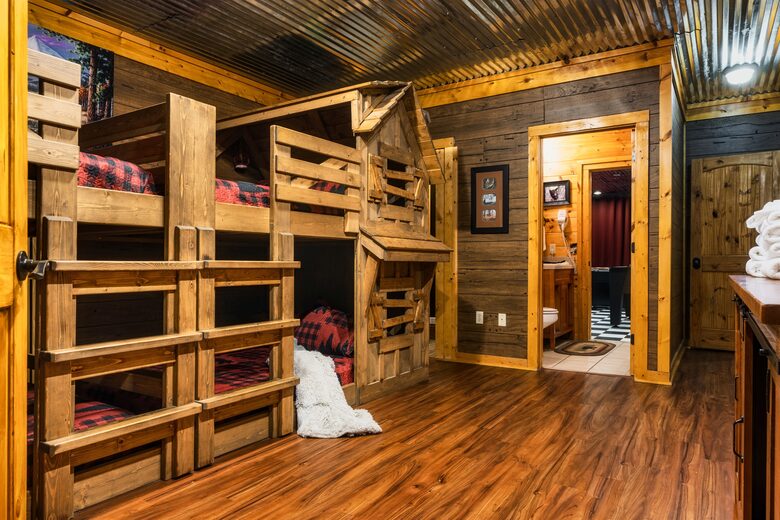 Elevated Mountain Living in the Heart of the Smokies - Sevierville, Tennessee