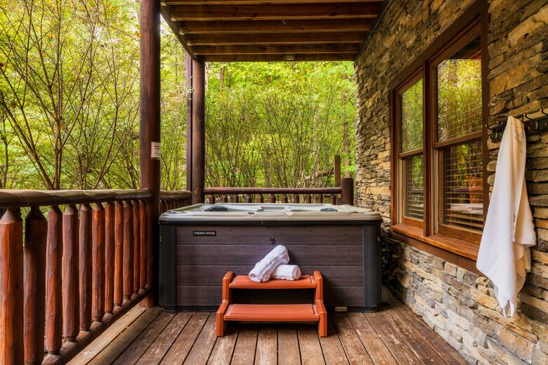 Elevated Mountain Living in the Heart of the Smokies - Sevierville, Tennessee