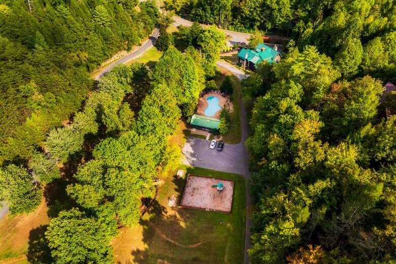 Elevated Mountain Living in the Heart of the Smokies - Sevierville, Tennessee