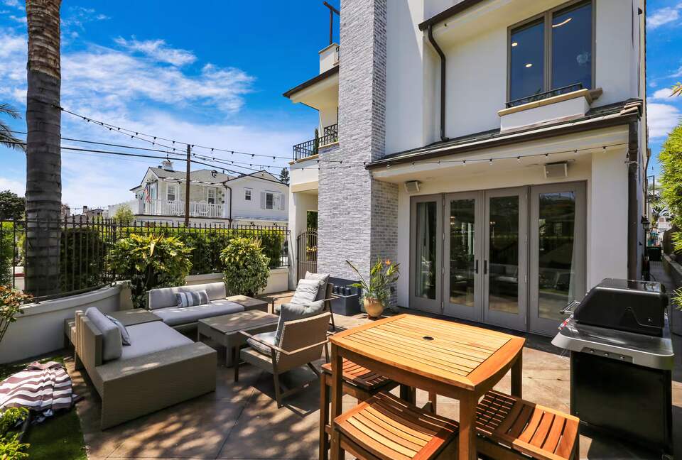 Corona del Mar Coastal Home with Rooftop Deck and Private Patio - Corona del Mar, California