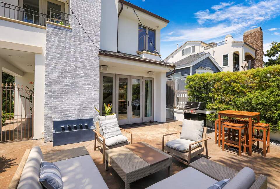 Corona del Mar Coastal Home with Rooftop Deck and Private Patio - Corona del Mar, California