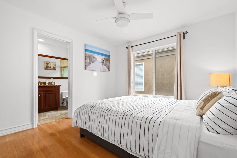 Beachside Comfort in the Heart of Downtown Huntington - Huntington Beach, California