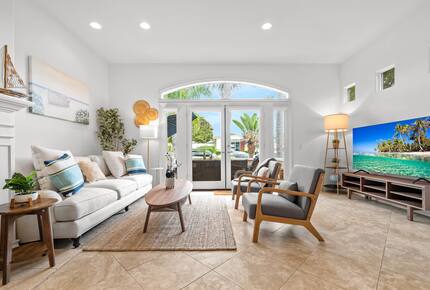 Beachside Comfort in the Heart of Downtown Huntington - Huntington Beach, California