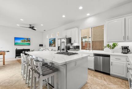 Beachside Comfort in the Heart of Downtown Huntington - Huntington Beach, California