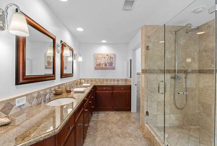 Beachside Comfort in the Heart of Downtown Huntington - Huntington Beach, California