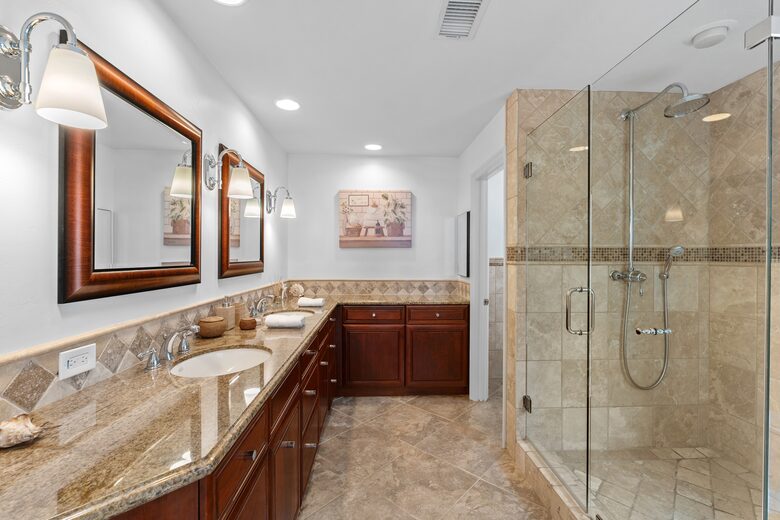 Beachside Comfort in the Heart of Downtown Huntington - Huntington Beach, California