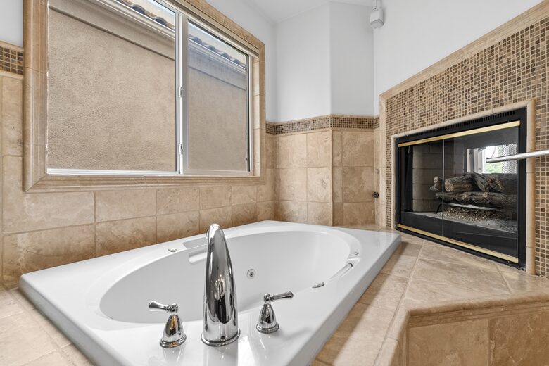 Beachside Comfort in the Heart of Downtown Huntington - Huntington Beach, California