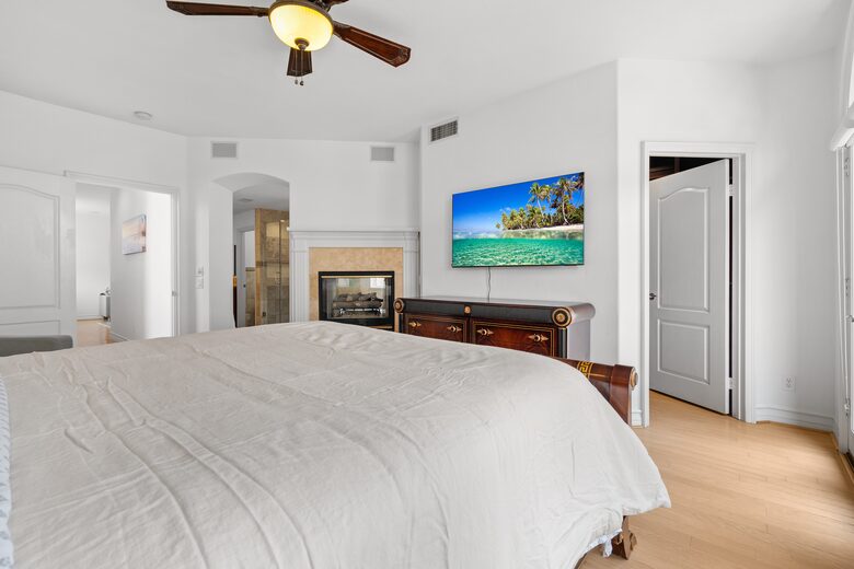 Beachside Comfort in the Heart of Downtown Huntington - Huntington Beach, California