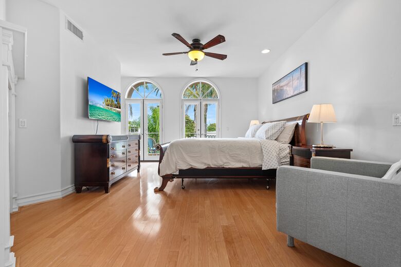 Beachside Comfort in the Heart of Downtown Huntington - Huntington Beach, California