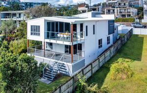 Contemporary Sunshine Coast Escape in Alexandra Headland - Sunshine Coast, Australia