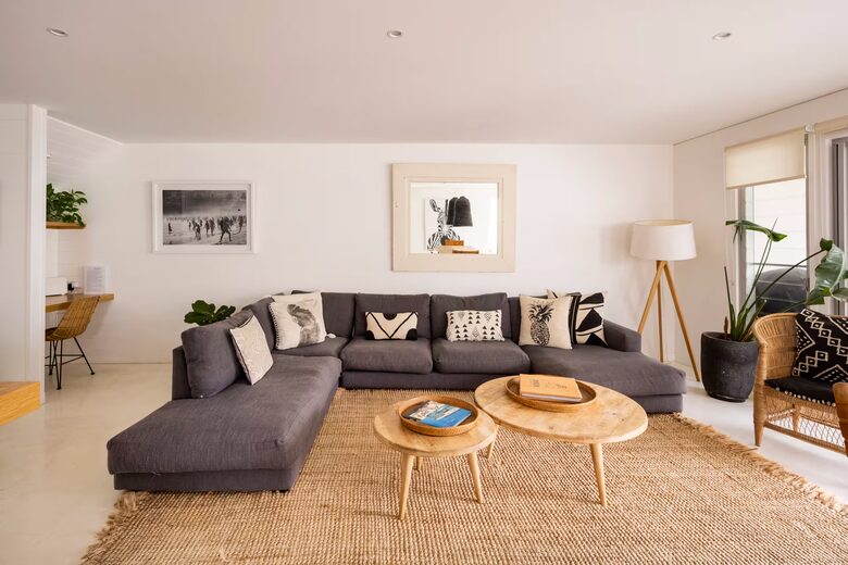 Elegant Two-Level Penthouse in the Heart of Byron Bay - Byron Bay, Australia