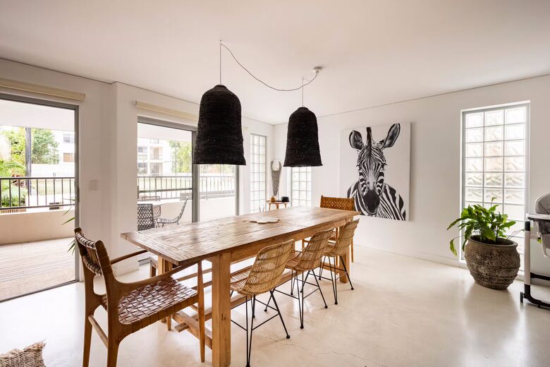 Elegant Two-Level Penthouse in the Heart of Byron Bay - Byron Bay, Australia