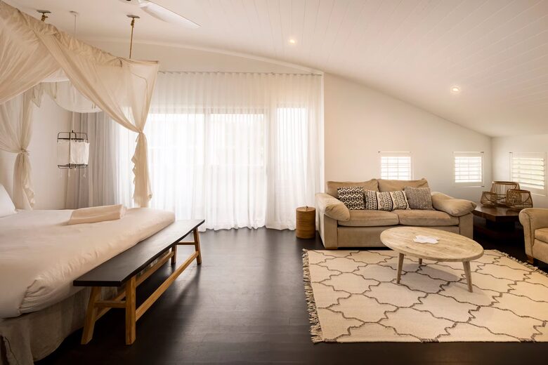 Elegant Two-Level Penthouse in the Heart of Byron Bay - Byron Bay, Australia