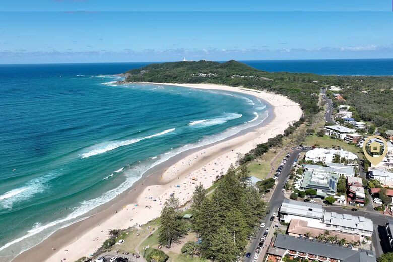 Elegant Two-Level Penthouse in the Heart of Byron Bay - Byron Bay, Australia