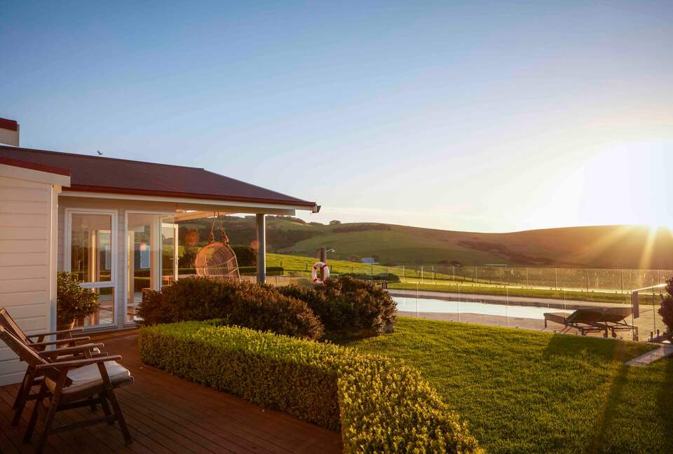 Expansive Gerringong Estate with Two Residences and Coastal Views - Gerringong, Australia